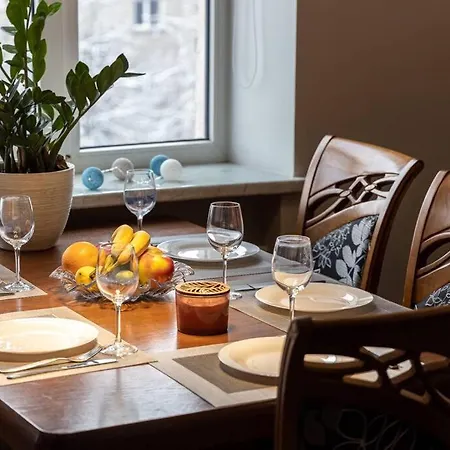 Apartman Lovely 2-bdrm Ideal For Couples And Family With Children, Free Parking On Premises